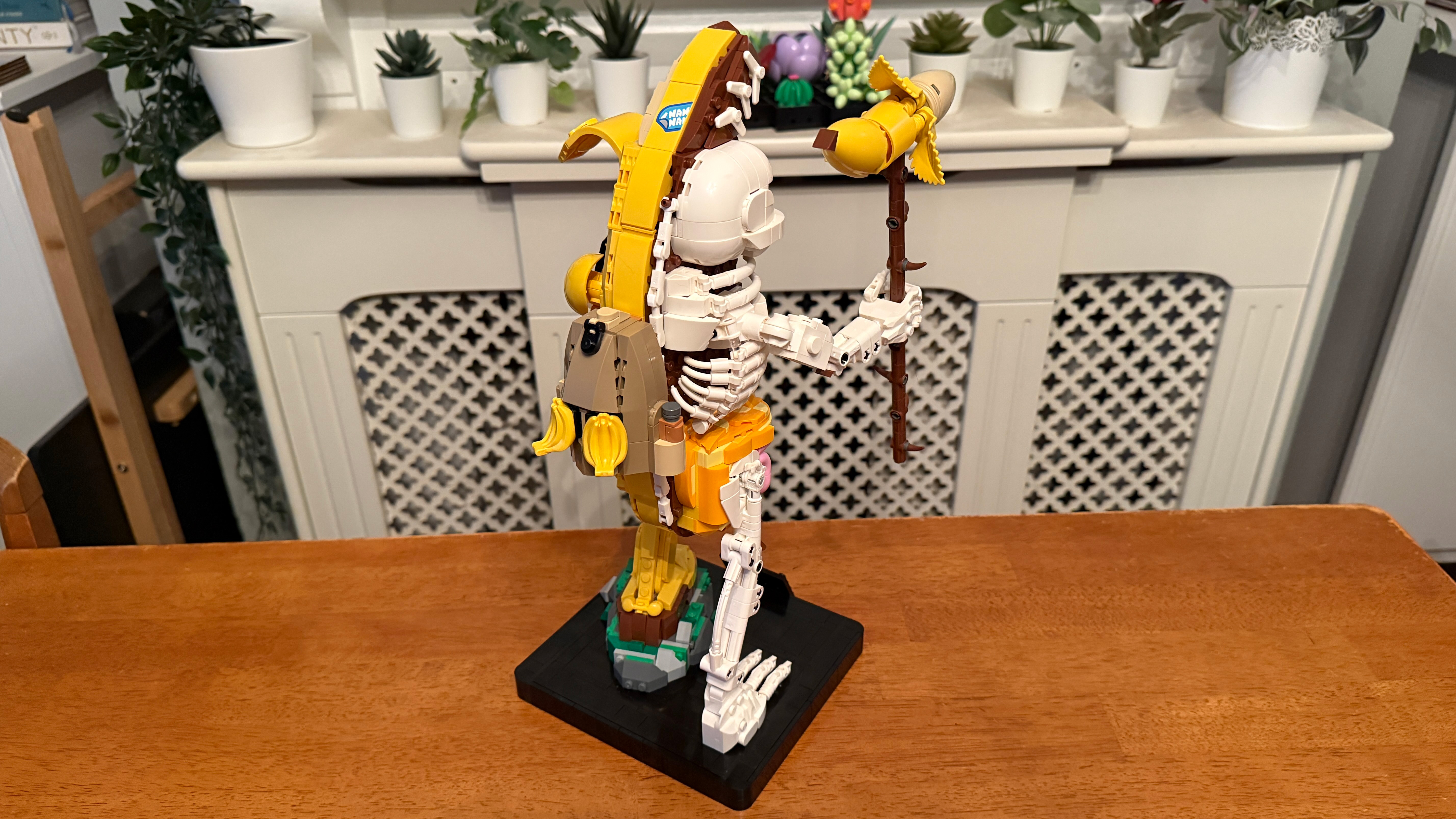 Rear side view of the Lego Fortnite Peely Bone (77072)