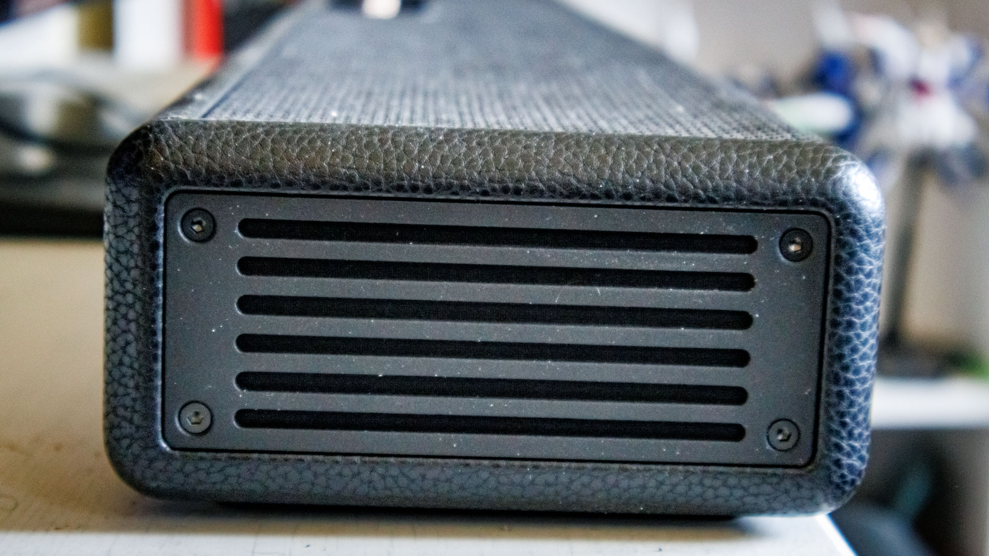 An end view of the Marshall Heston 120 soundbar.