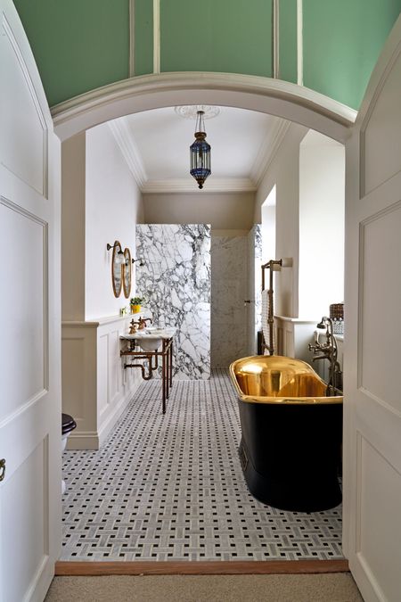 The bathroom off the principal bedroom at Nels Crosthwaite Eyre’s Hampshire home. Credit: Simon Brown