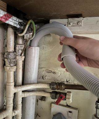 Connecting the clip to the drainage hose