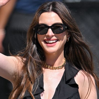 Anne Hathaway arrived at Jimmy Kimmel Live! wearing an all-black cool-mom look
