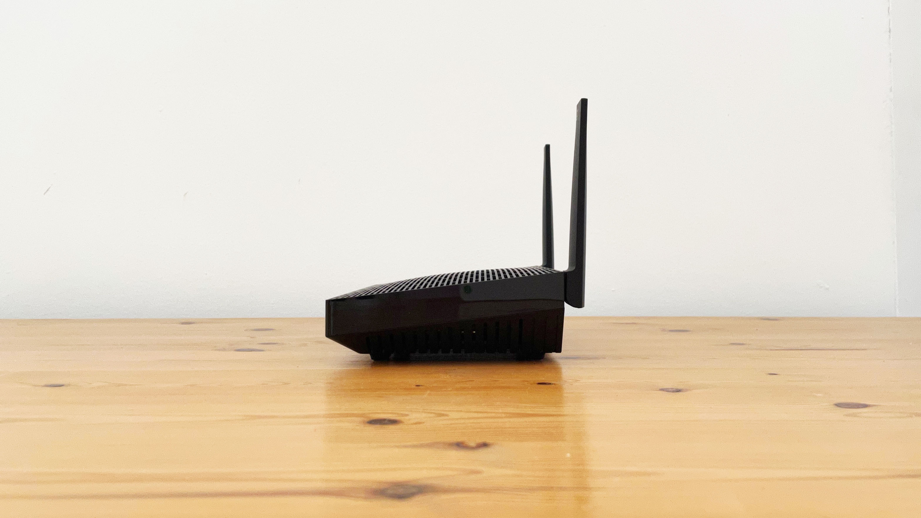 Linksys Hydra Pro 6 router on a wooden desk.