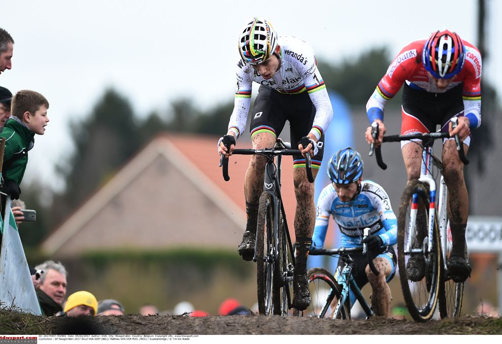 Wout Van Aert (Verandas Willems - Crelan) battles with Mathieu van der Poel (Beobank-Corendon)