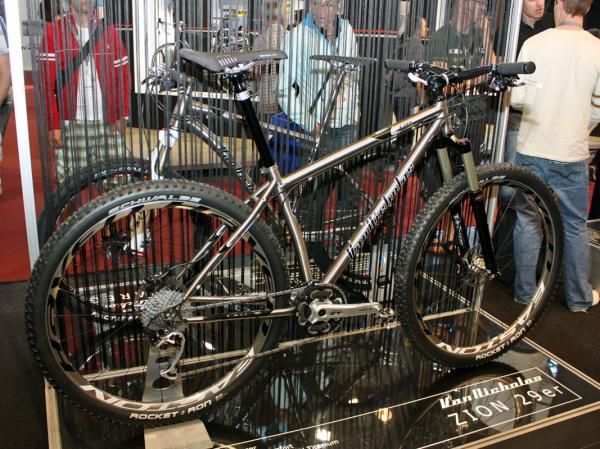 Van Nicholas's Zion 29" gets a shorter head tube and bent seat tube for 2011.