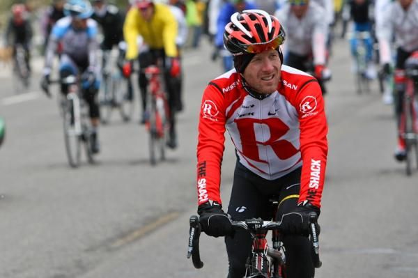 Levi Leipheimer (RadioShack) done for the day and heading towards his hotel
