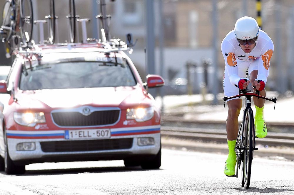 Alexander Kristoff (Katusha) in the leader's jersey.
