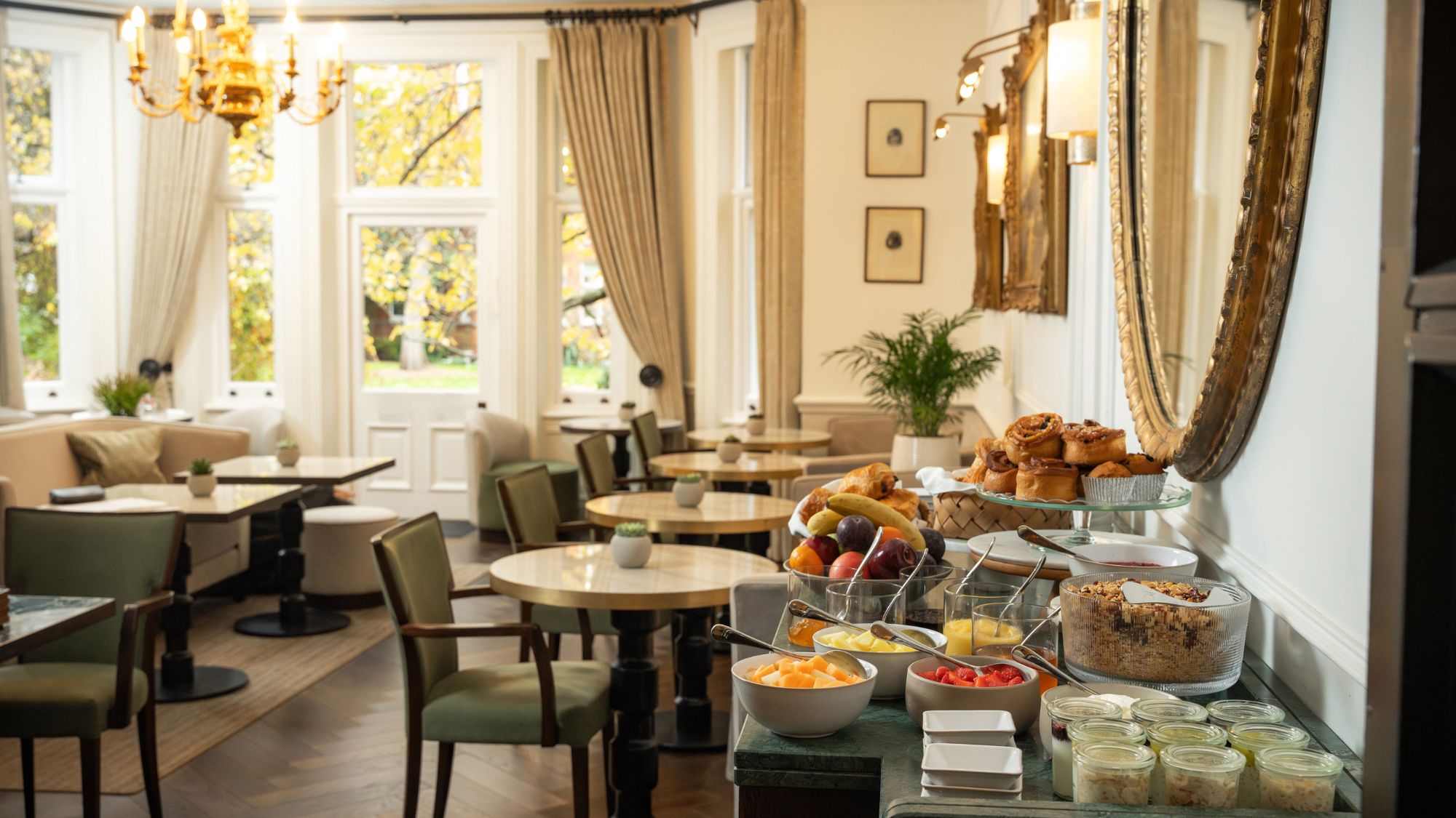 The Chelsea Townhouse breakfast in the garden room
