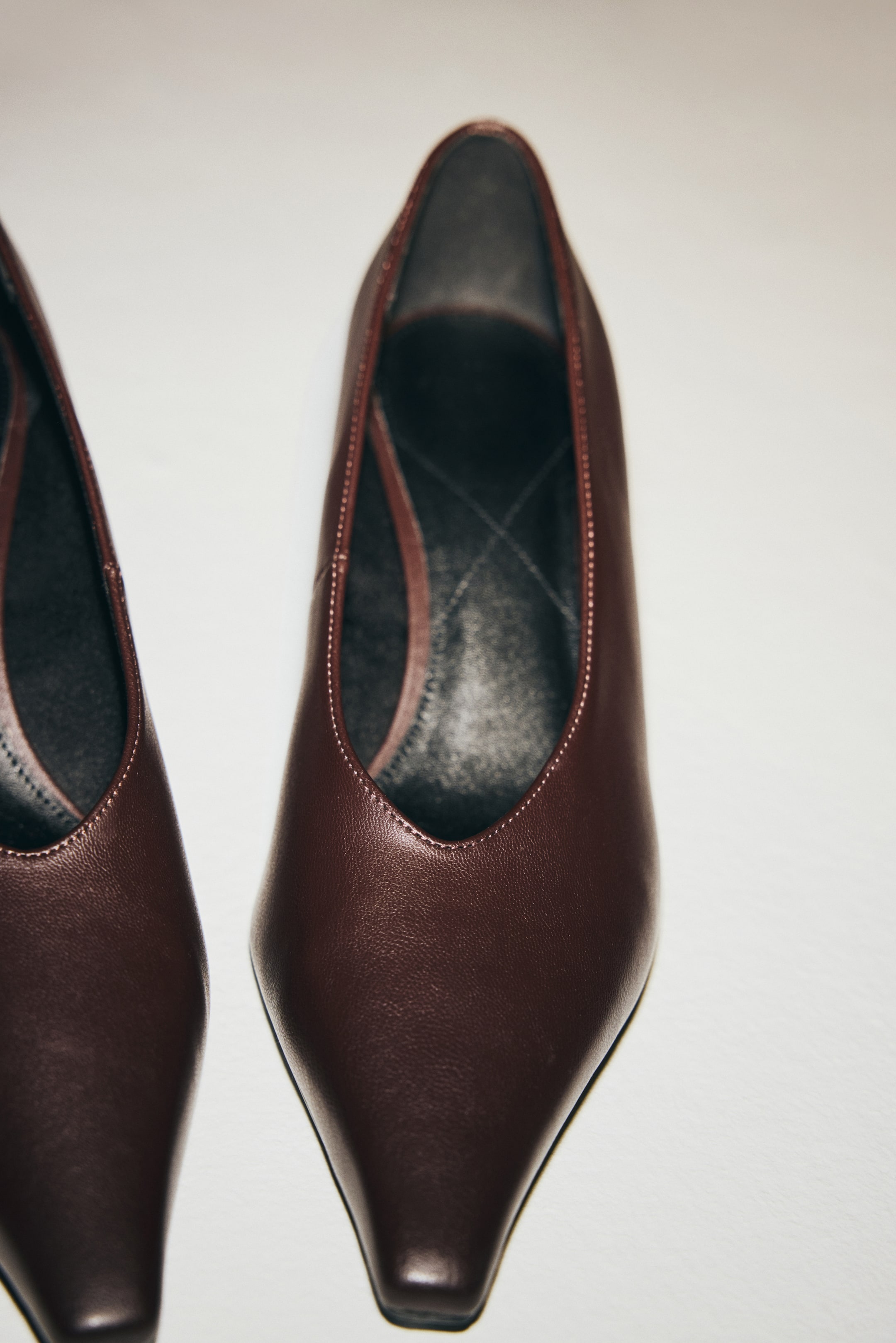 Pointed Court Shoes - Light Grey