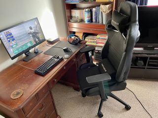 Vertagear PL4500 chair in front of computer desk