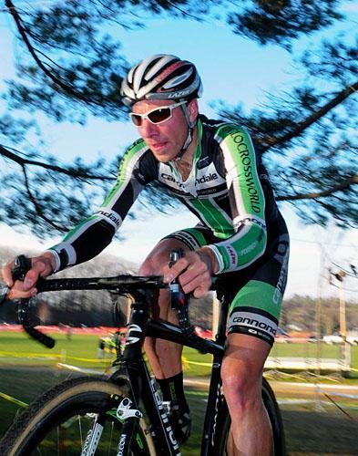 Jeremy Powers (Cannondale-Cyclocrossworld) took an early and commanding lead.