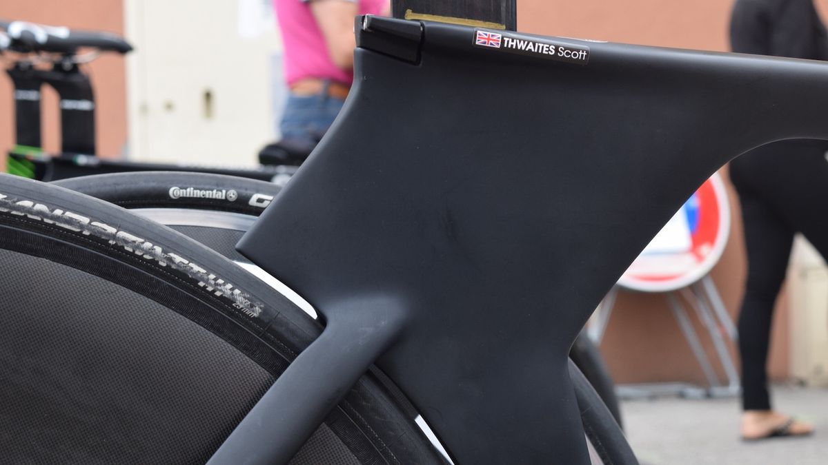 The oversized seat cluster on the Cervelo P5 adds both aerodynamic benefits and stiffness