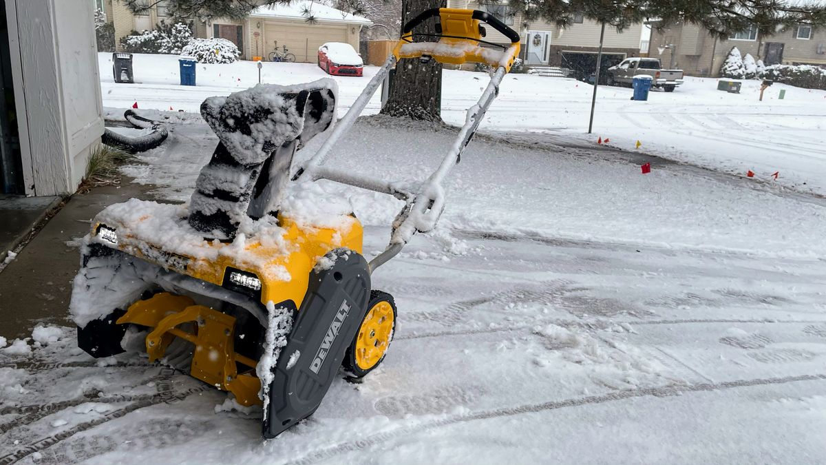 DEWALT DCSNP2142B 21 in. Cordless Snow Blower