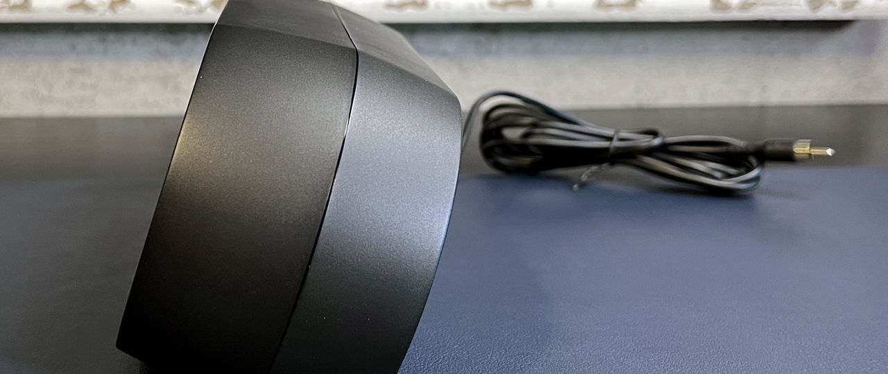 Side view of SteelSeries Arena 9 center speaker.