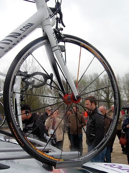 No deep-section wheels here; just a proven Mavic Ksyrium SL tubular to get Hoste through the day.