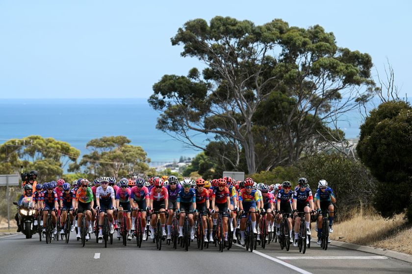 ALDINGA AUSTRALIA JANUARY 17 A general view of the peloton passing through a landscape during the 9th Santos Womens Tour Down Under 2025 Stage 1 a 101 9km stage from Brighton to Snapper PointAldinga UCIWWT on January 17 2025 in Aldinga Australia Photo by Dario BelingheriGetty Images