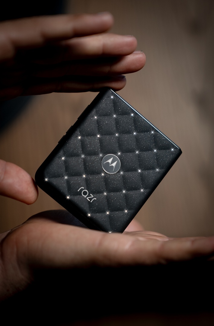 The Motorola Razr 2026 Swarovski Crystals Edition in Pantone Meteorite.