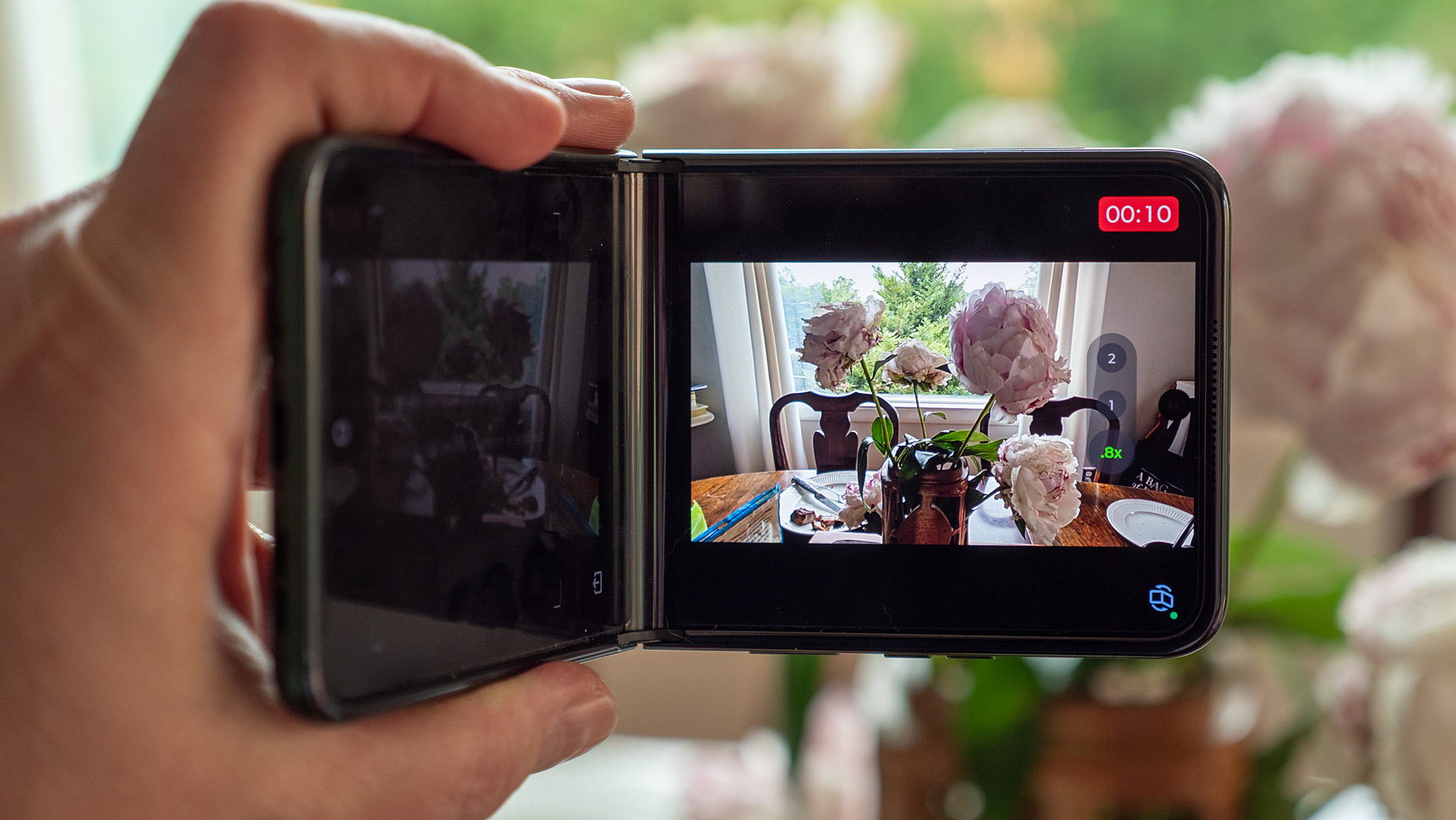 Recording a video in camcorder mode on the Motorola Razr Plus 2026