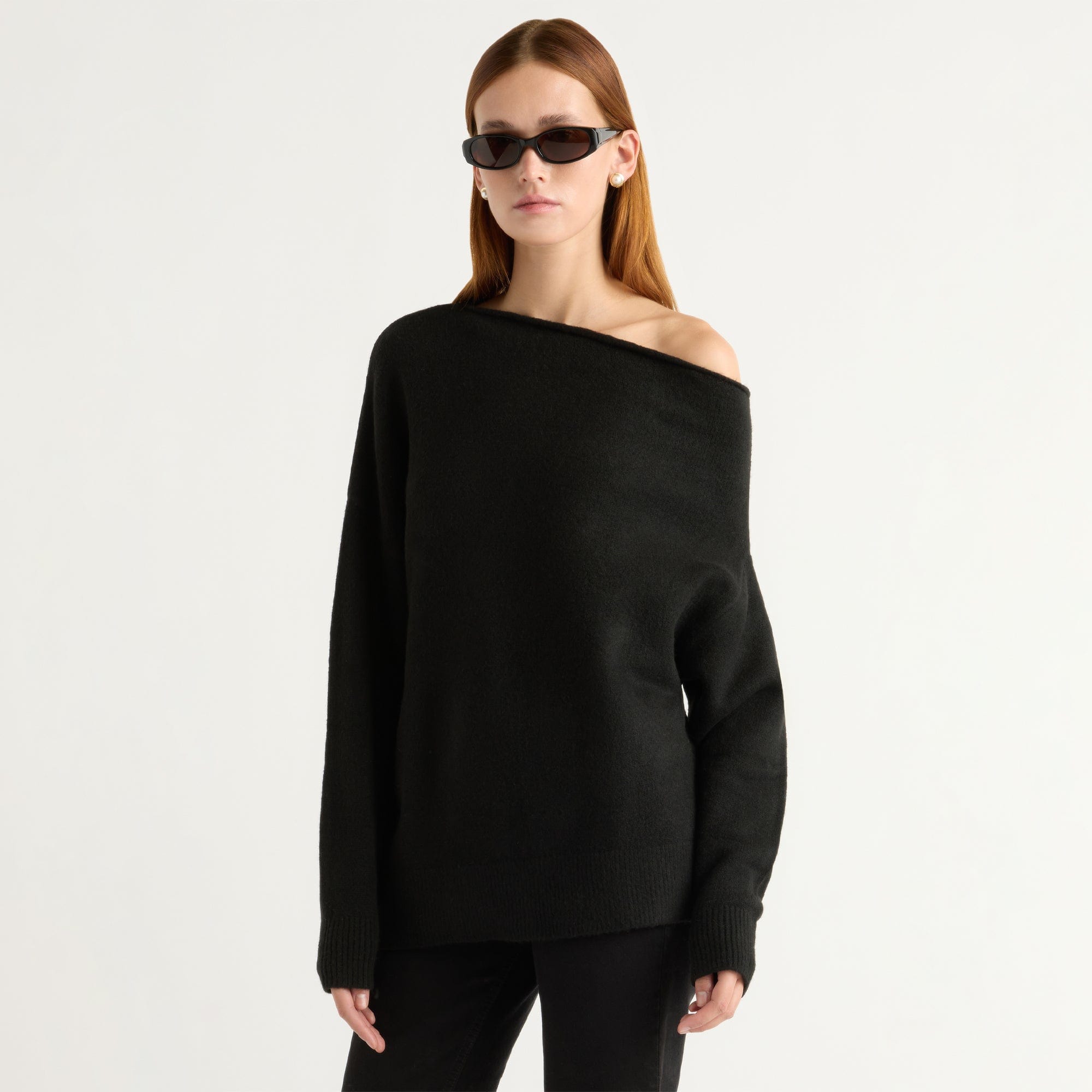 Iris Off-Shoulder Sweater Black / Xs