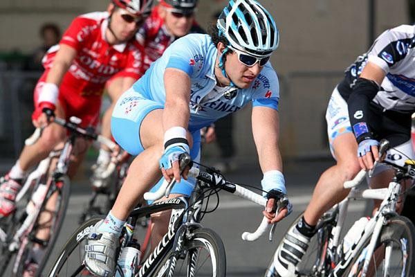 Oscar Gatto (Gerolsteiner) is concentrating in the bunch.