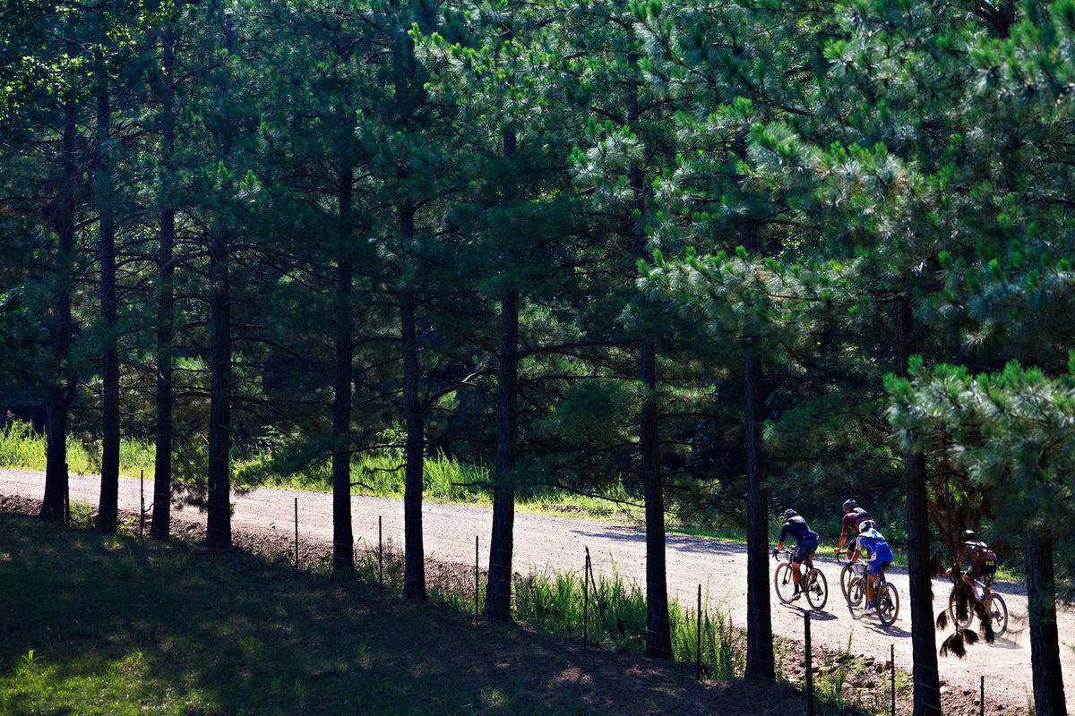 Highland Gravel participants on course