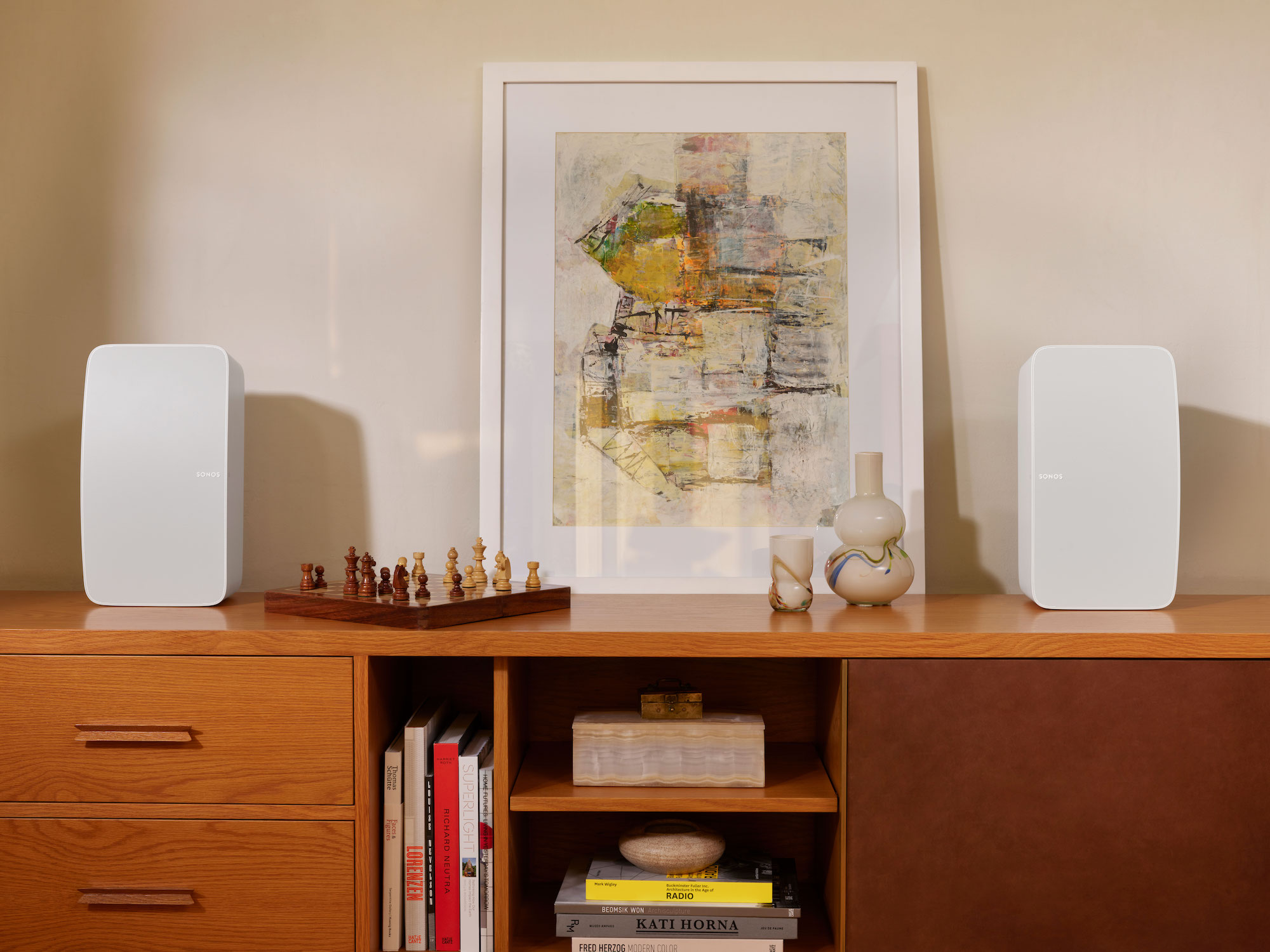 Sonos Five får i den hvide udgave et hvidt frontgitter.