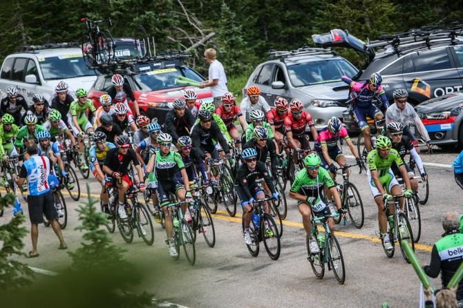 The peloton enters the feed zone.