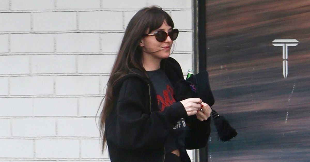 Dakota Johnson Wore a New Leggings-and-Sneakers Outfit Trend