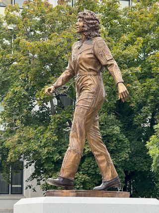 Artist Benjamin Victor sculpted Christa McAuliffe's flight suit based on "Teacher in Space" back-up Barbara Morgan's original garment of the same style, giving the statue "a personal touch."