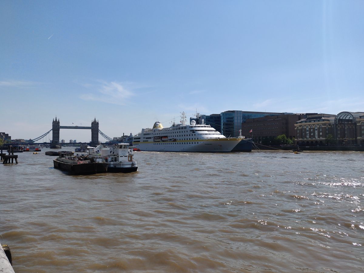 The standard view from the 16MP rear camera has a relatively wide field of view