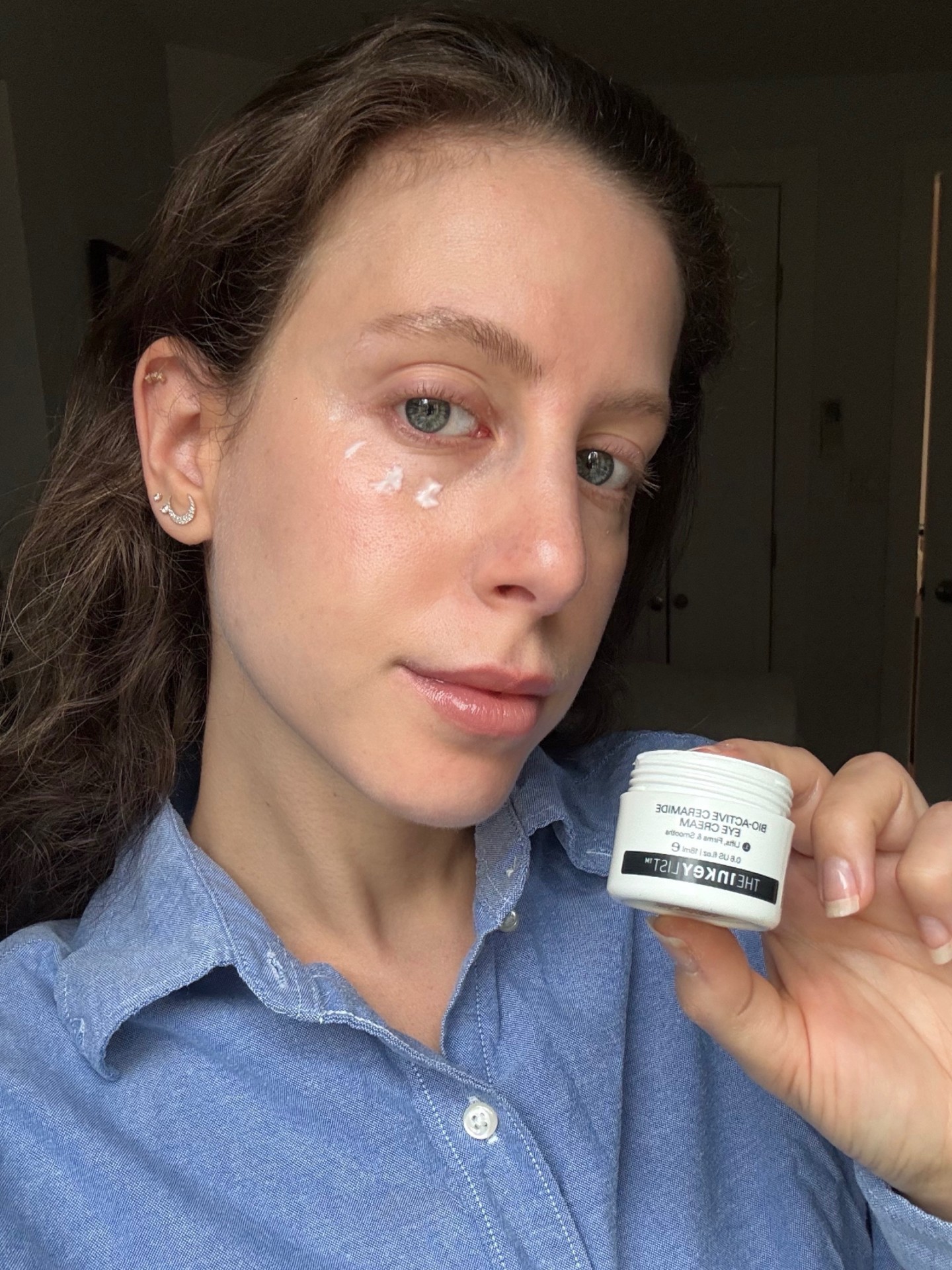 Jamie Chevron testing Inkey List's ceramide eye cream.