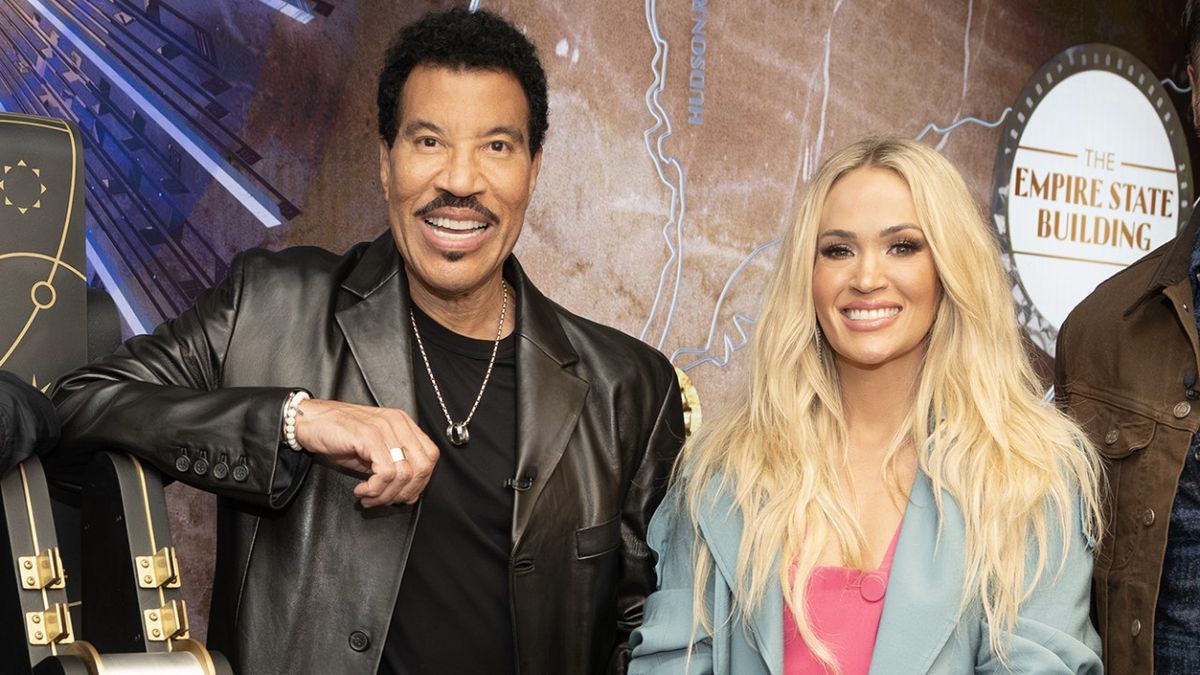 Lionel Richie and Carrie Underwood on American Idol Season 23.