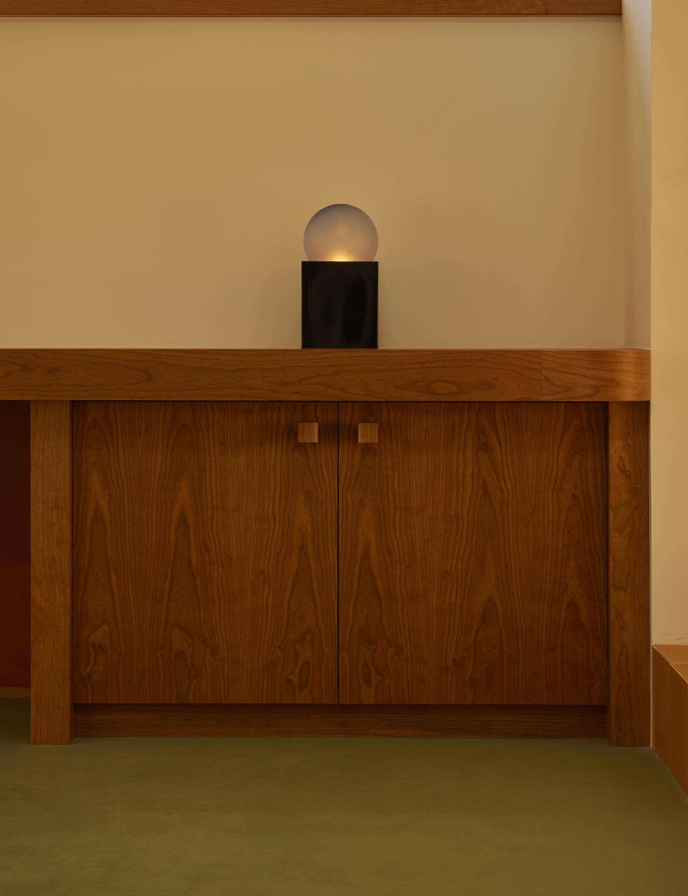 office furnished with cherry wood and terracotta tiles in Los Angeles