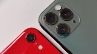 The rear cameras of the iPhone SE and iPhone 11 Pro.