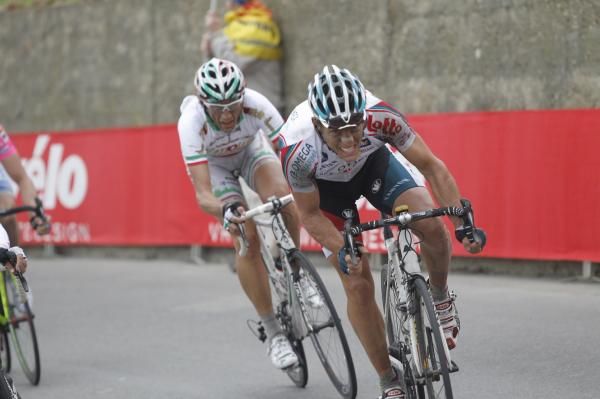 Filippo Pozzato (Katusha) clings to Philippe Gilbert's wheel after the Omega Pharma-Lotto rider attacked at the top of the Poggio at Milan-San Remo