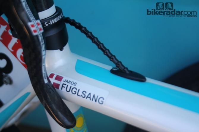 Jakob Fuglsang&rsquo;s Specialized Tarmac SL4 stands out from the rest of the Astana squad because he&rsquo;s running a fully mechanical Campagnolo Record 11 groupset. Transmission is enhanced with use of Alligator I-Link cables