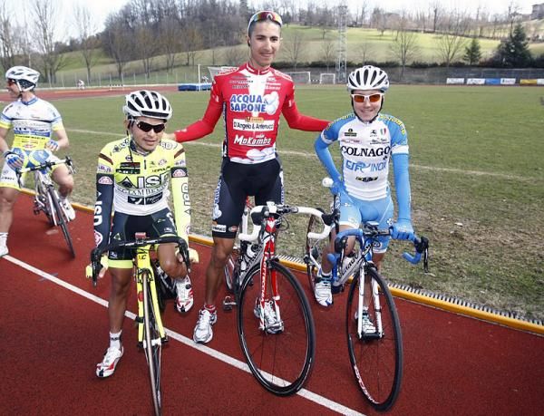 Rafai Chtioui (Acqua &amp; Sapone) poses with some young fans prior to the start.