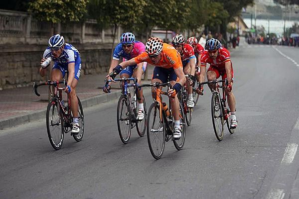 Samuel Sanchez (R) wants Pozzato to do more work