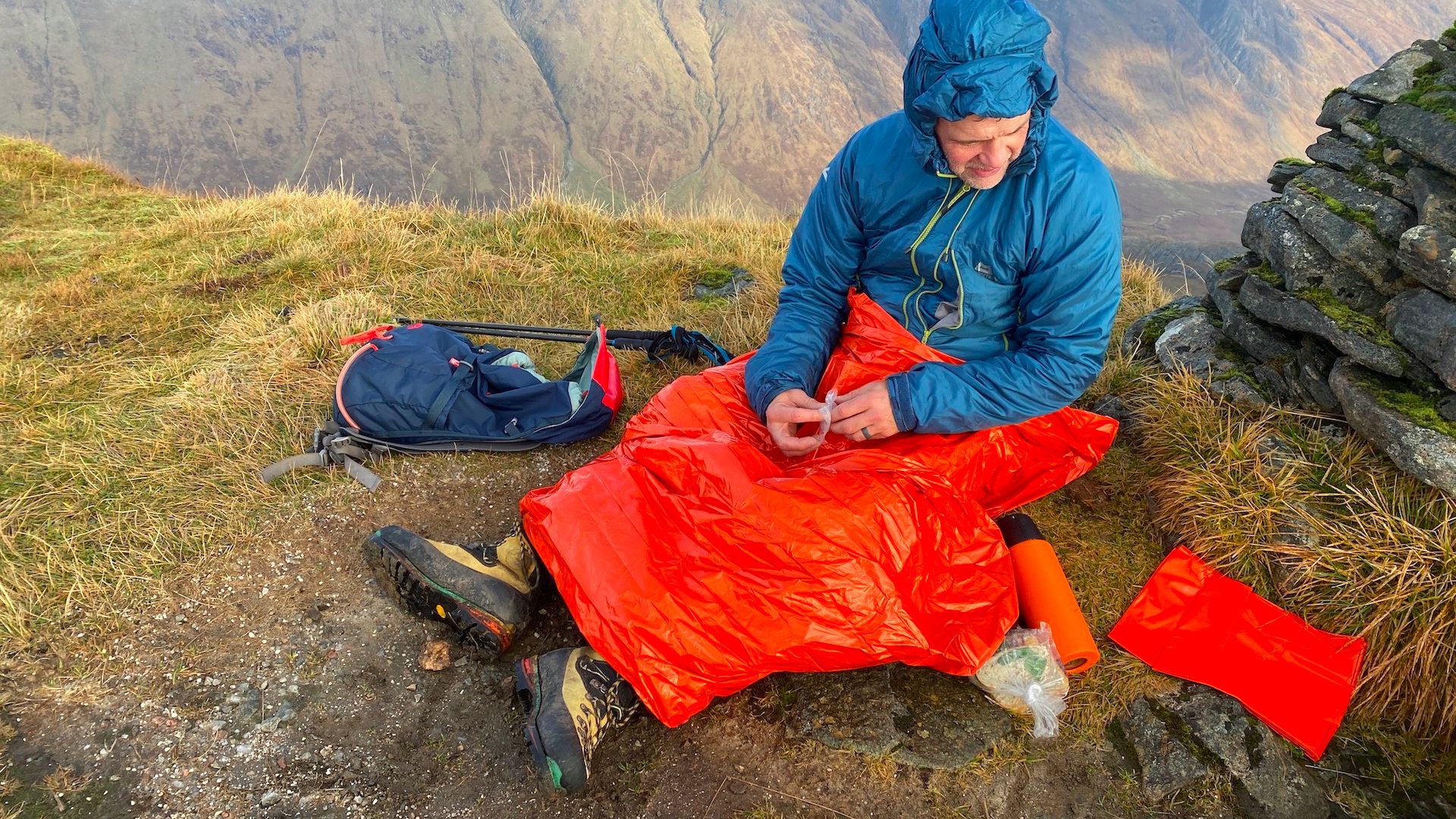 Emergency blanket vs bivy which offers the best shelter? Advnture