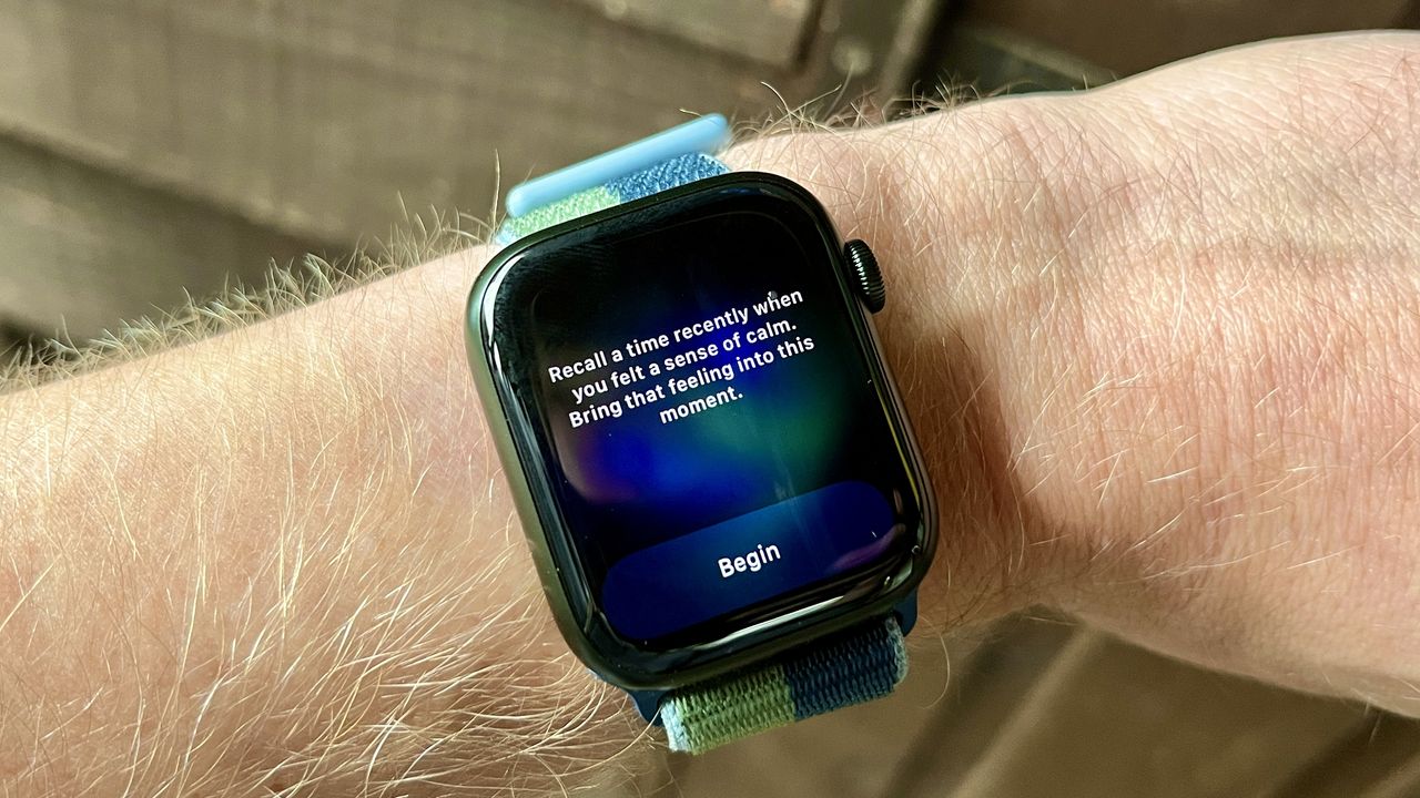 Apple Watch Series 7 images of watch on test