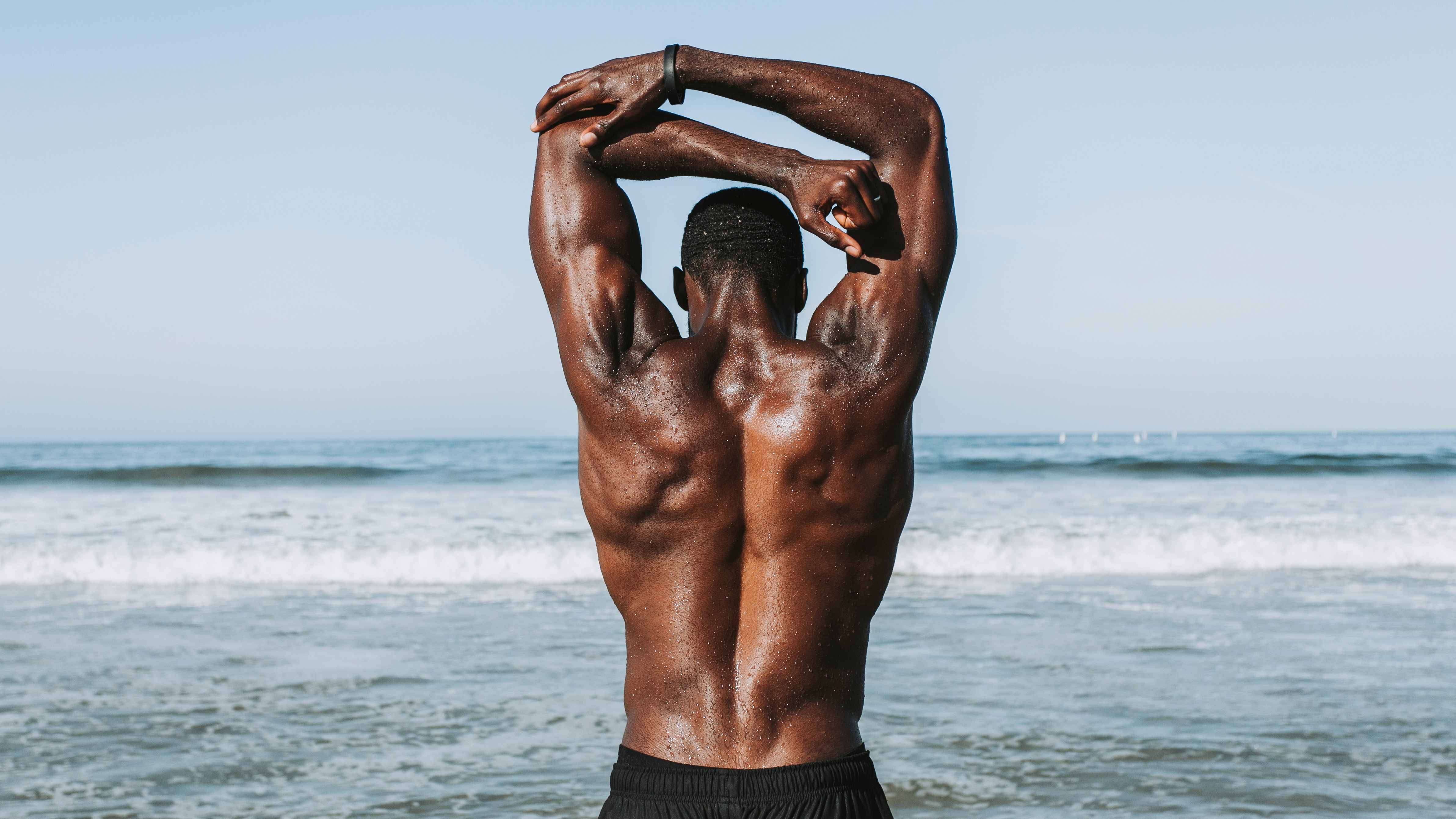 photo of a man with strong back muscles 