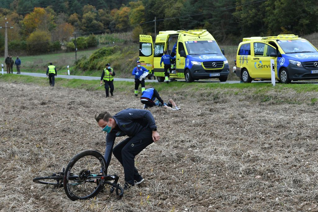 VILLANUEVA DE VALDEGOVIA SPAIN OCTOBER 27 sof Australia and Team BORA Hansgrohe Crash Injury Medical Doctor Abandon during the 75th Tour of Spain 2020 Stage 7 a 1597km from VitoriaGasteiz to Villanueva de Valdegovia lavuelta LaVuelta20 La Vuelta on October 27 2020 in Villanueva de Valdegovia Spain Photo by Justin SetterfieldGetty Images