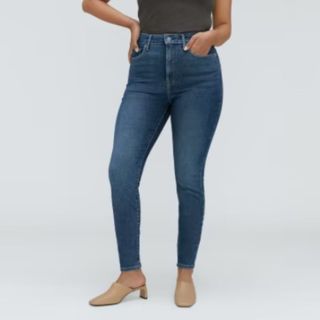 everlane curvy skinny jeans for a capsule wardrobe