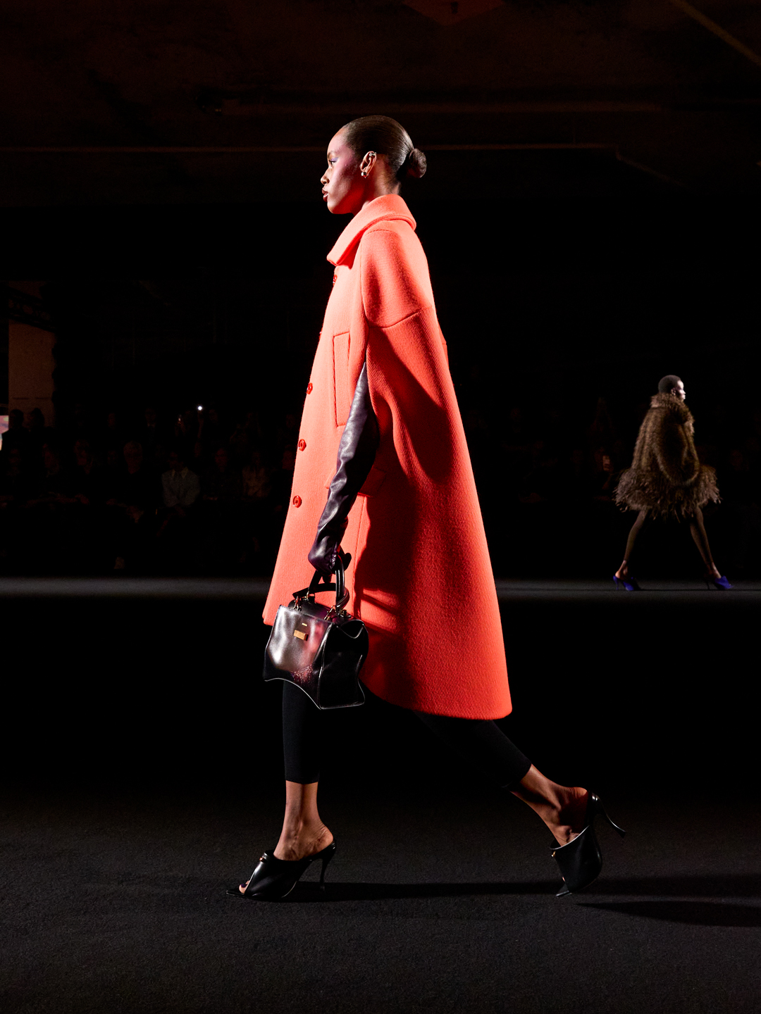 hourglass avenue bag on the winter 2026 runway.