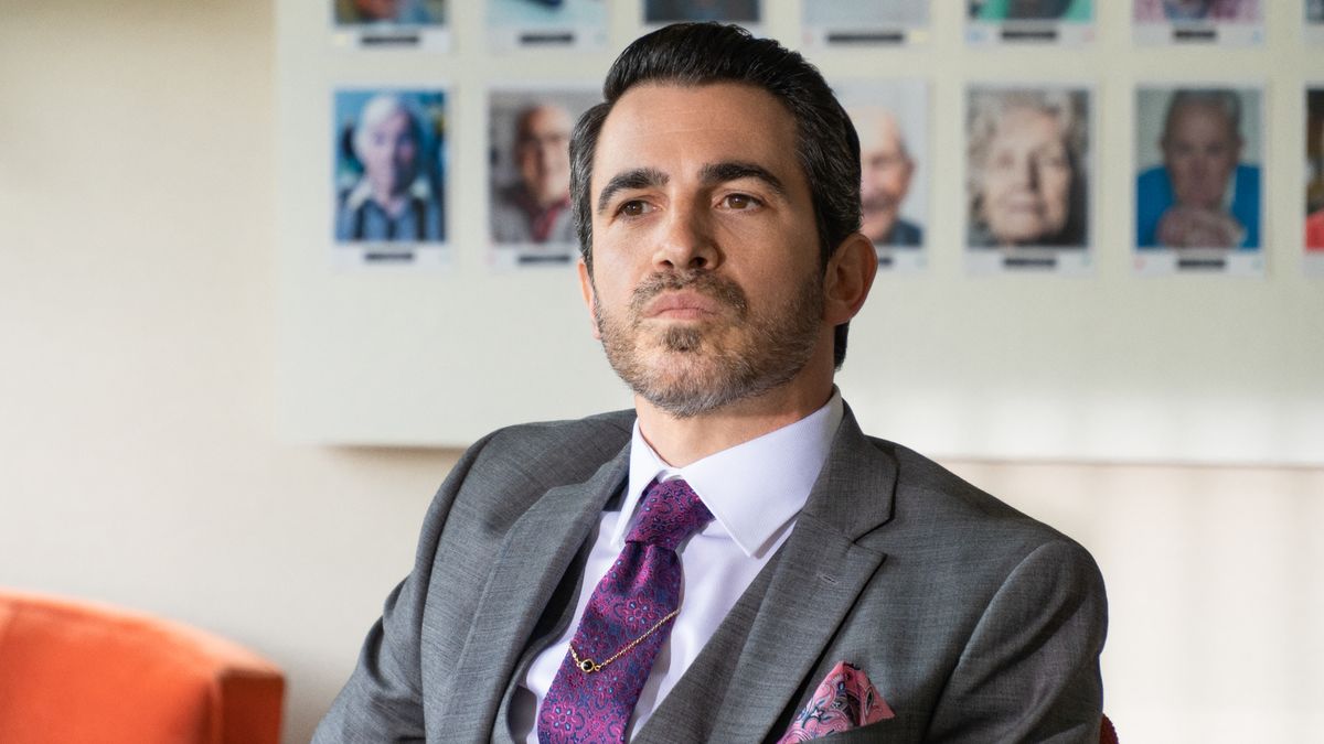 Chris Messina as attorney Dean Ericson in "I Care A Lot" on Netflx.