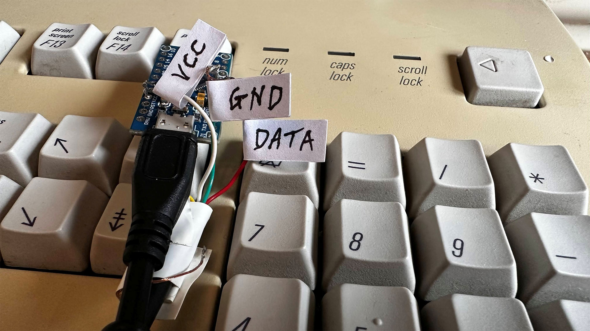 Building an Apple ADB to USB interface converter