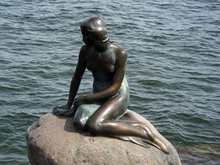 Statue of the Little Mermaid.