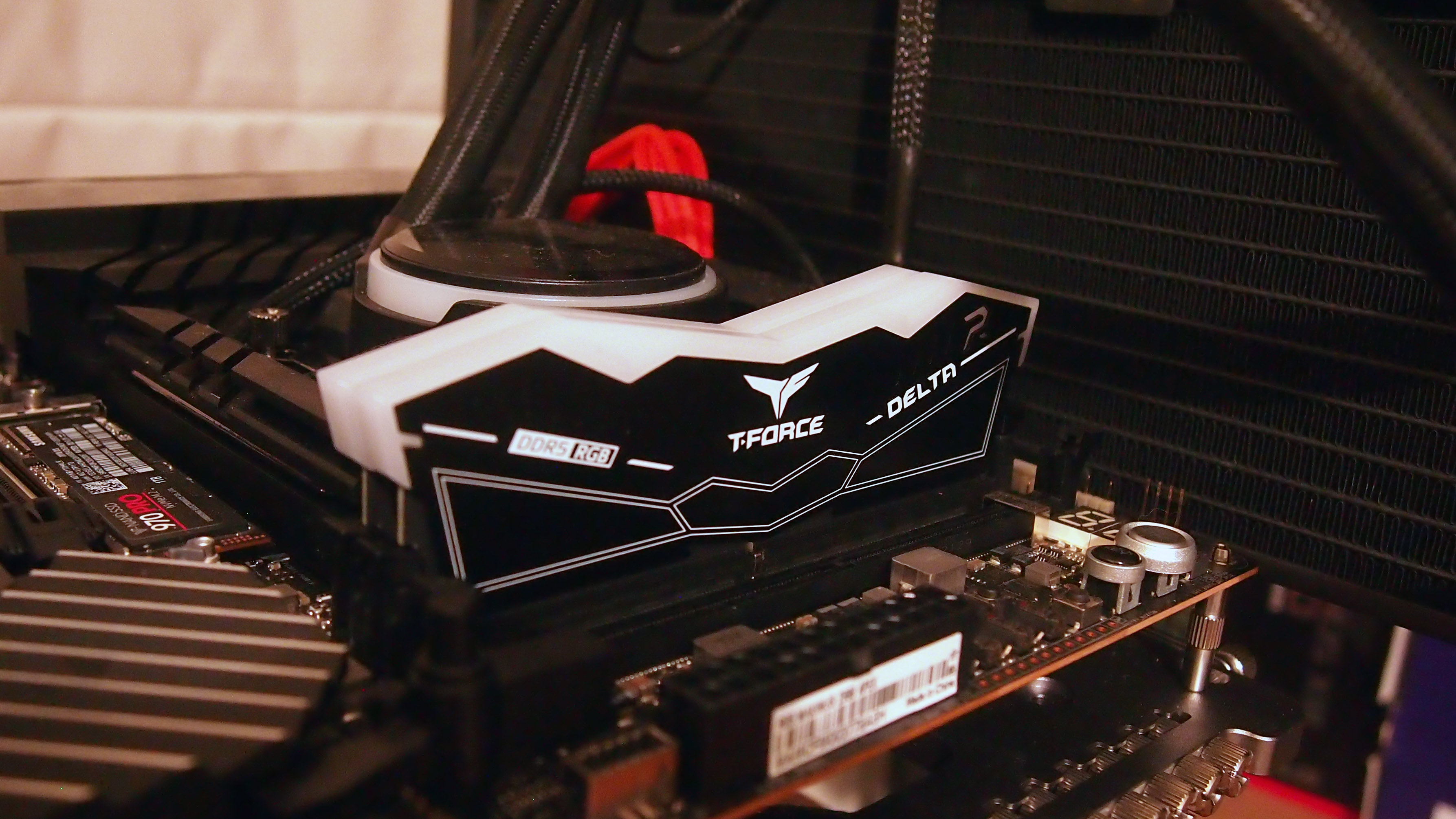 Teamgroup T-Force Delta RGB DDR5-6400 memory in an Asus Maximus Z690 Apex motherboard