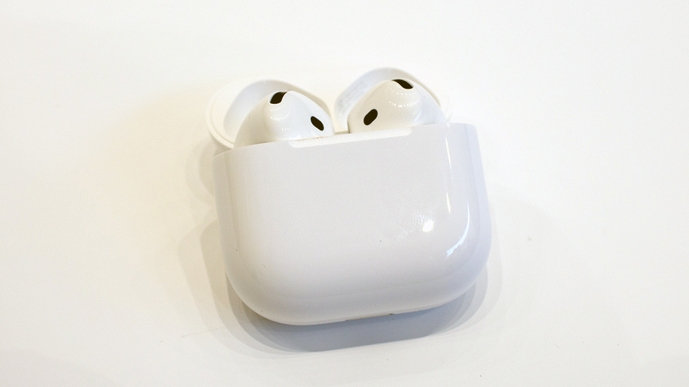 Практические занятия: Apple AirPods 4