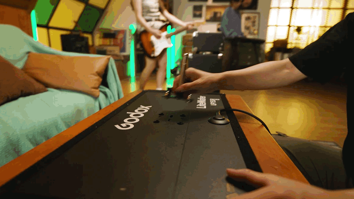 A GIF showing the setup process for the Godox LiteWafer UP150R