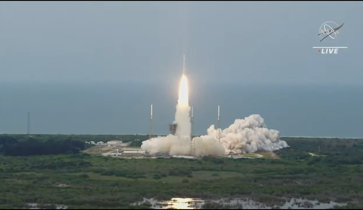 Photo of the Atlas V rocket carrying Boeing Starliner OFT-2 capsule launching into space.